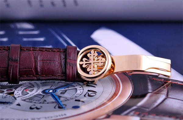 百达翡丽腕表表蒙有划痕原因是啥(图) 百达翡丽腕表表蒙有划痕原因是啥(图)